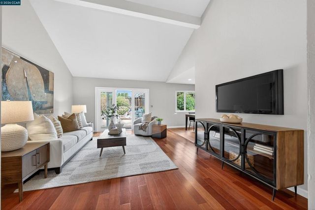 726 726 Buckingham Ct, Walnut Creek, CA 94598