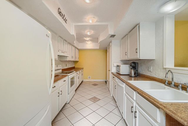 51 Casa Verde ST, Lakeway, TX 78734