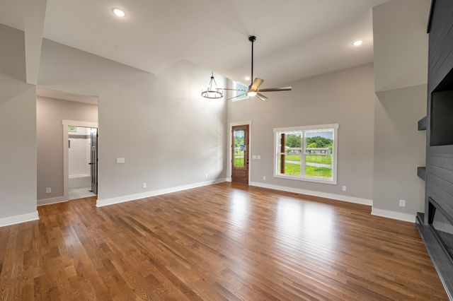 4398 Woodrow Wilson Rd, Springfield, TN 37172