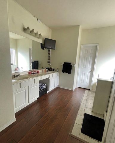 931 N Sky Drive, Houston, TX 77073