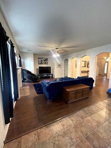 931 N Sky Drive, Houston, TX 77073