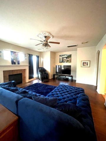 931 N Sky Drive, Houston, TX 77073