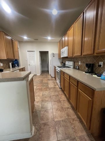 931 N Sky Drive, Houston, TX 77073