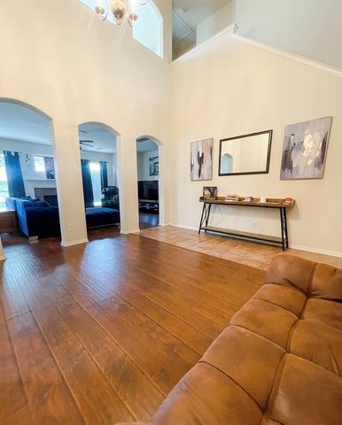 931 N Sky Drive, Houston, TX 77073
