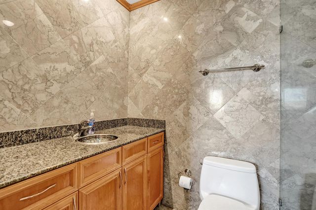 930 SE 9th Avenue 11, Pompano Beach, FL 33060