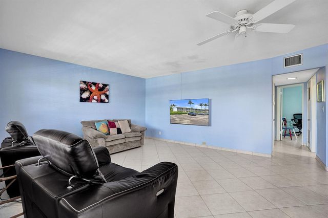930 SE 9th Avenue 11, Pompano Beach, FL 33060