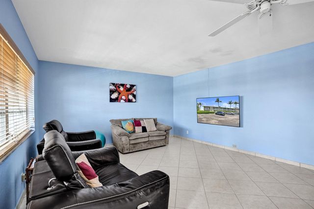 930 SE 9th Avenue 11, Pompano Beach, FL 33060