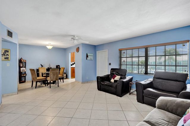 930 SE 9th Avenue 11, Pompano Beach, FL 33060