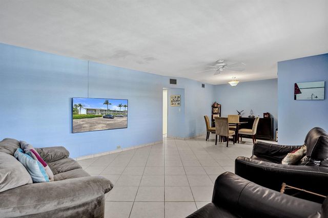 930 SE 9th Avenue 11, Pompano Beach, FL 33060