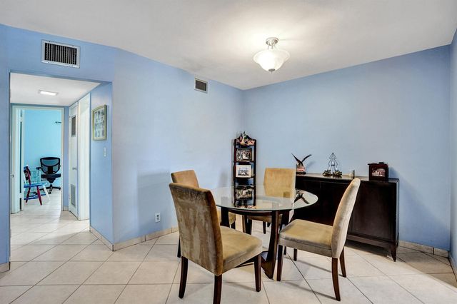 930 SE 9th Avenue 11, Pompano Beach, FL 33060