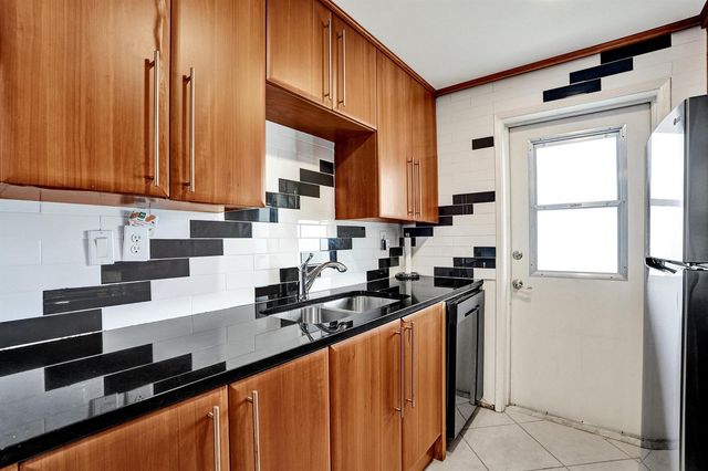 930 SE 9th Avenue 11, Pompano Beach, FL 33060