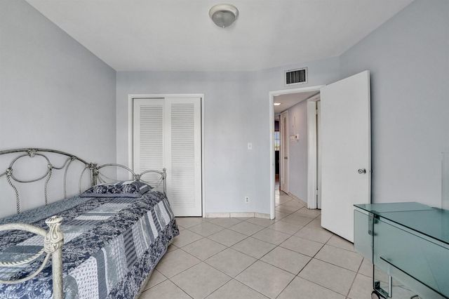 930 SE 9th Avenue 11, Pompano Beach, FL 33060