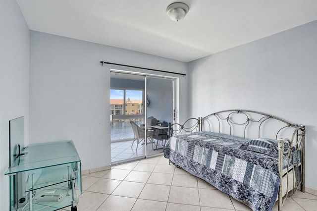 930 SE 9th Avenue 11, Pompano Beach, FL 33060
