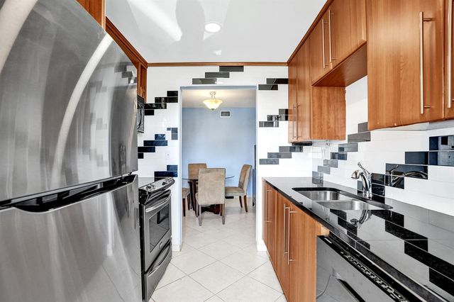 930 SE 9th Avenue 11, Pompano Beach, FL 33060