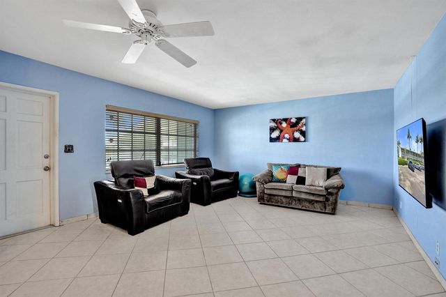 930 SE 9th Avenue 11, Pompano Beach, FL 33060
