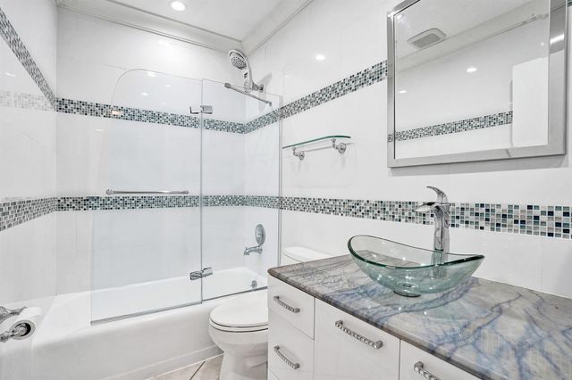 930 SE 9th Avenue 11, Pompano Beach, FL 33060