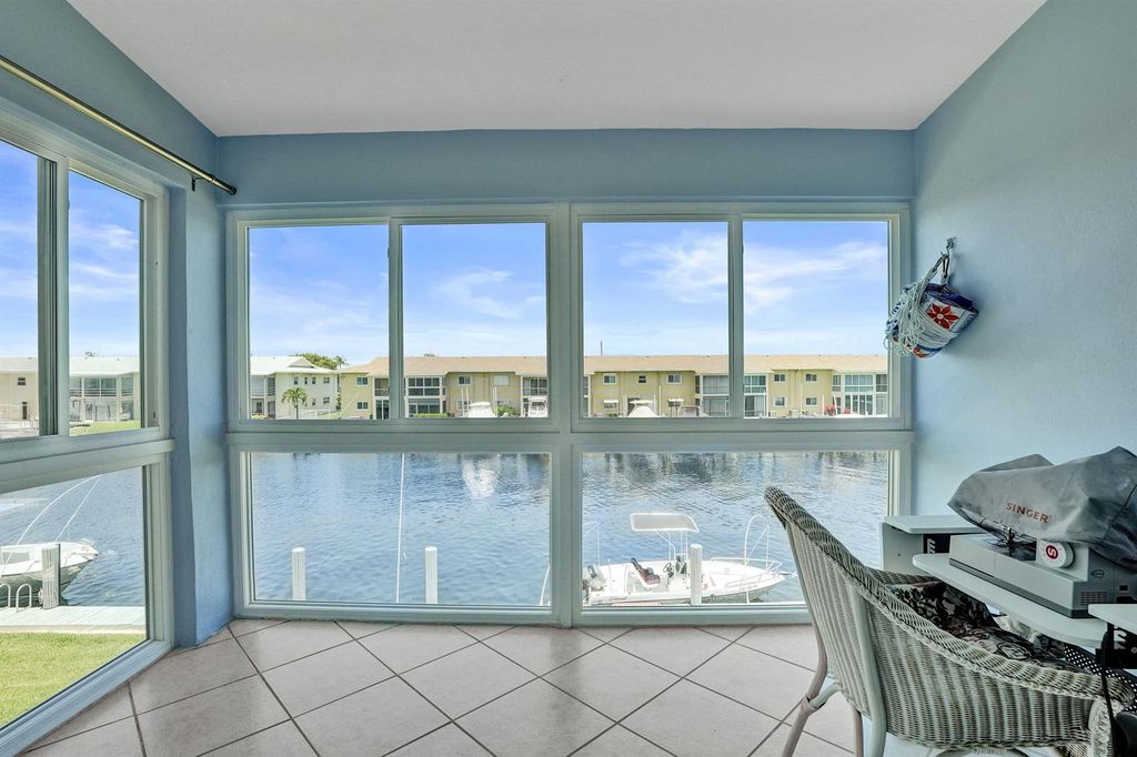 930 SE 9th Avenue 11, Pompano Beach, FL 33060