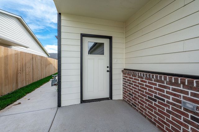 619 E Briarbrook Ln, Park City, KS 67147