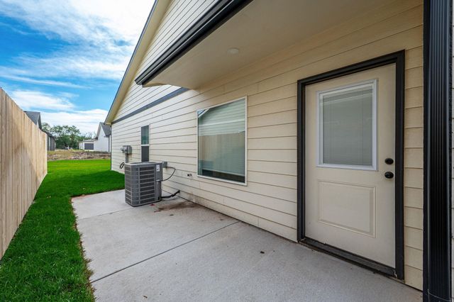619 E Briarbrook Ln, Park City, KS 67147