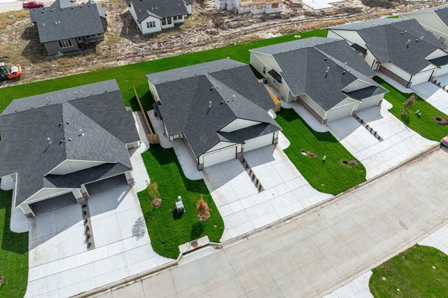 619 E Briarbrook Ln, Park City, KS 67147