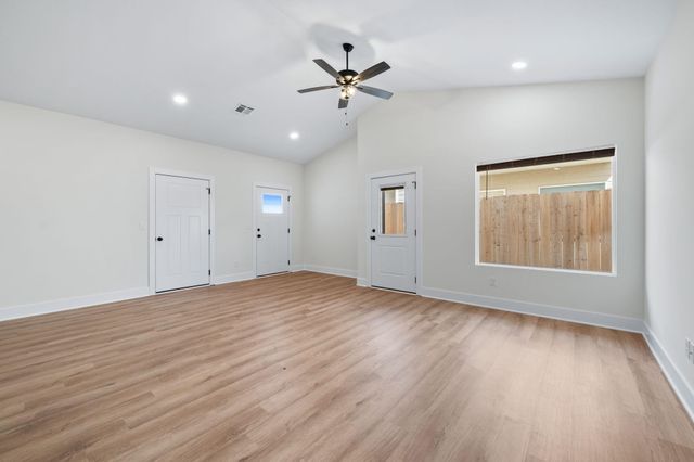 619 E Briarbrook Ln, Park City, KS 67147