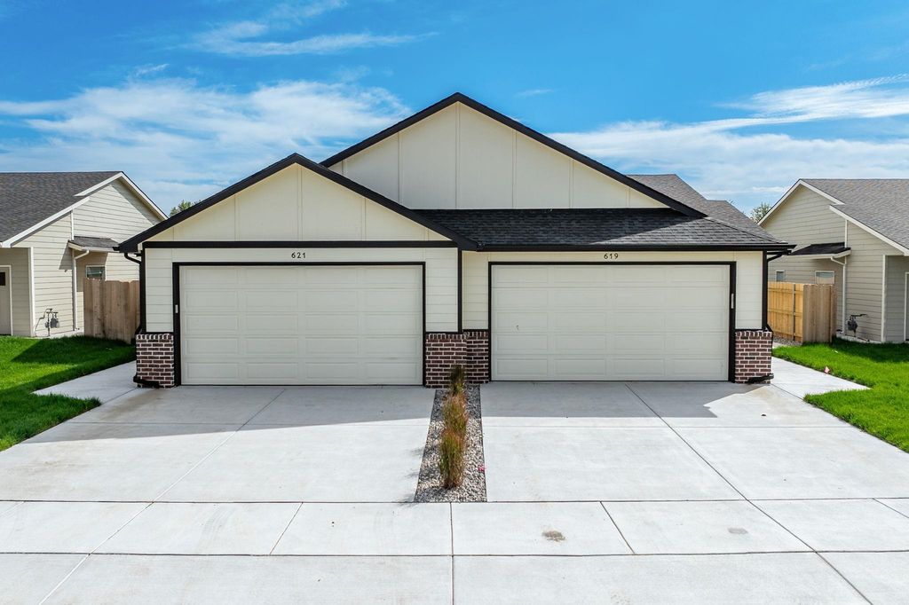 619 E Briarbrook Ln, Park City, KS 67147
