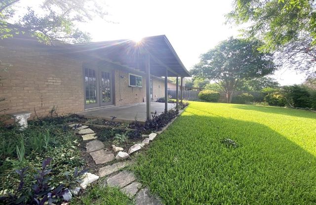 3417 Glenmont Drive, Fort Worth, TX 76133