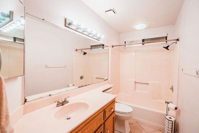 2808 Canyon Dr, Modesto, CA 95351