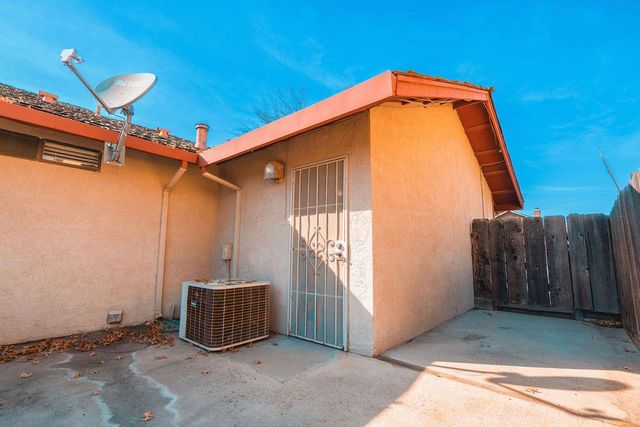 2808 Canyon Dr, Modesto, CA 95351