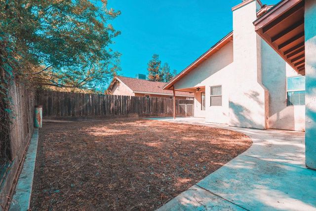 2808 Canyon Dr, Modesto, CA 95351