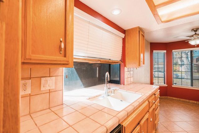 2808 Canyon Dr, Modesto, CA 95351