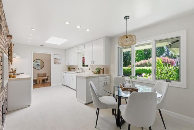 330 S El Monte Avenue, Los Altos, CA 94022