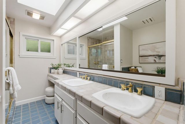 330 S El Monte Avenue, Los Altos, CA 94022
