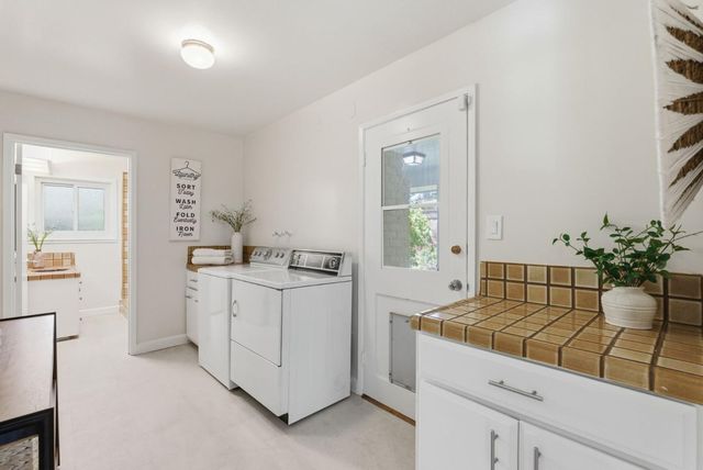 330 S El Monte Avenue, Los Altos, CA 94022