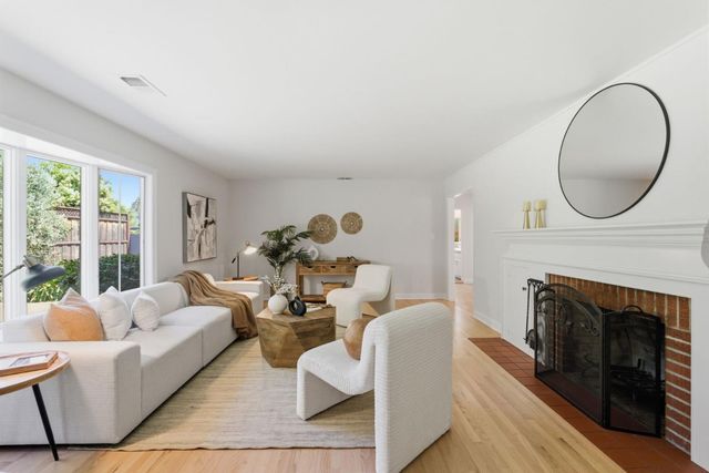330 S El Monte Avenue, Los Altos, CA 94022