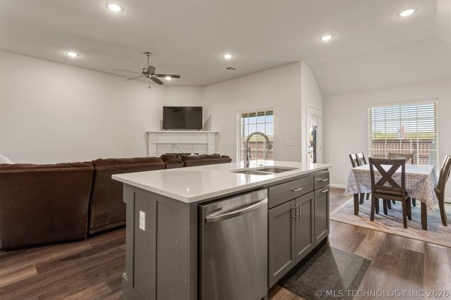 10930 S 274th East Avenue, Coweta, OK 74429