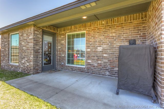 10930 S 274th East Avenue, Coweta, OK 74429