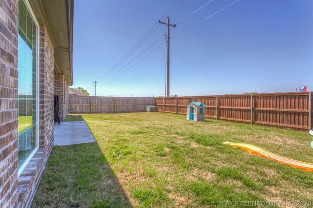 10930 S 274th East Avenue, Coweta, OK 74429