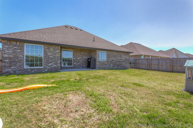 10930 S 274th East Avenue, Coweta, OK 74429
