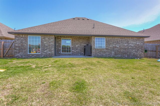 10930 S 274th East Avenue, Coweta, OK 74429