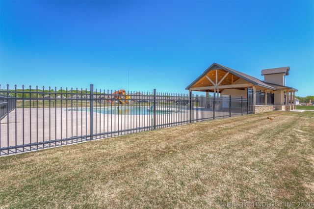 10930 S 274th East Avenue, Coweta, OK 74429