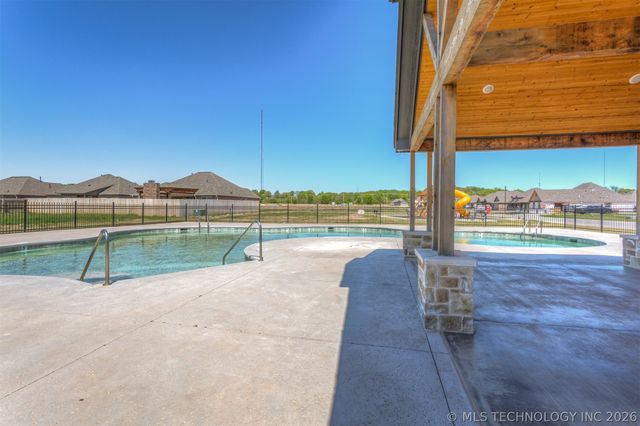 10930 S 274th East Avenue, Coweta, OK 74429