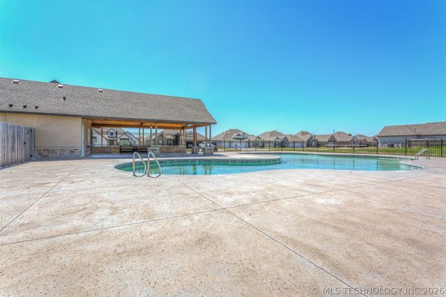 10930 S 274th East Avenue, Coweta, OK 74429
