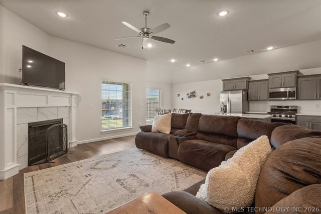 10930 S 274th East Avenue, Coweta, OK 74429