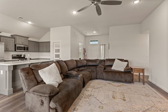 10930 S 274th East Avenue, Coweta, OK 74429