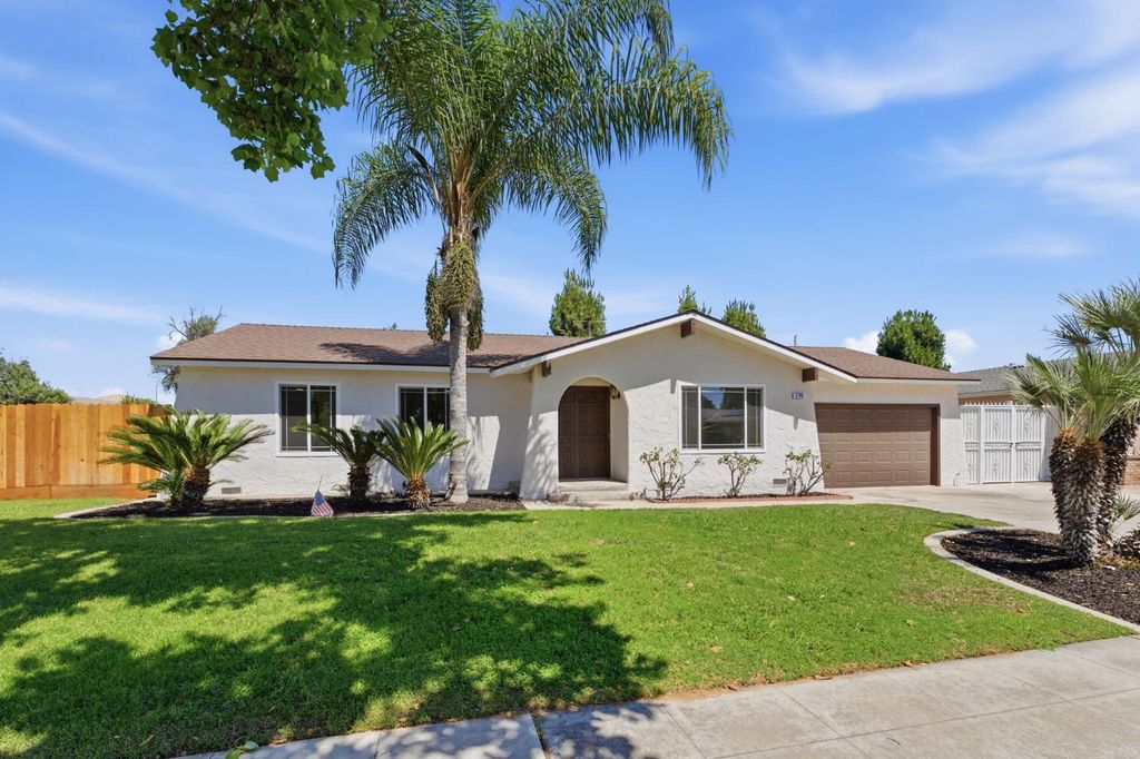 Image 1 of property listing at 5786 N Lead Avenue, Fresno, CA 93711