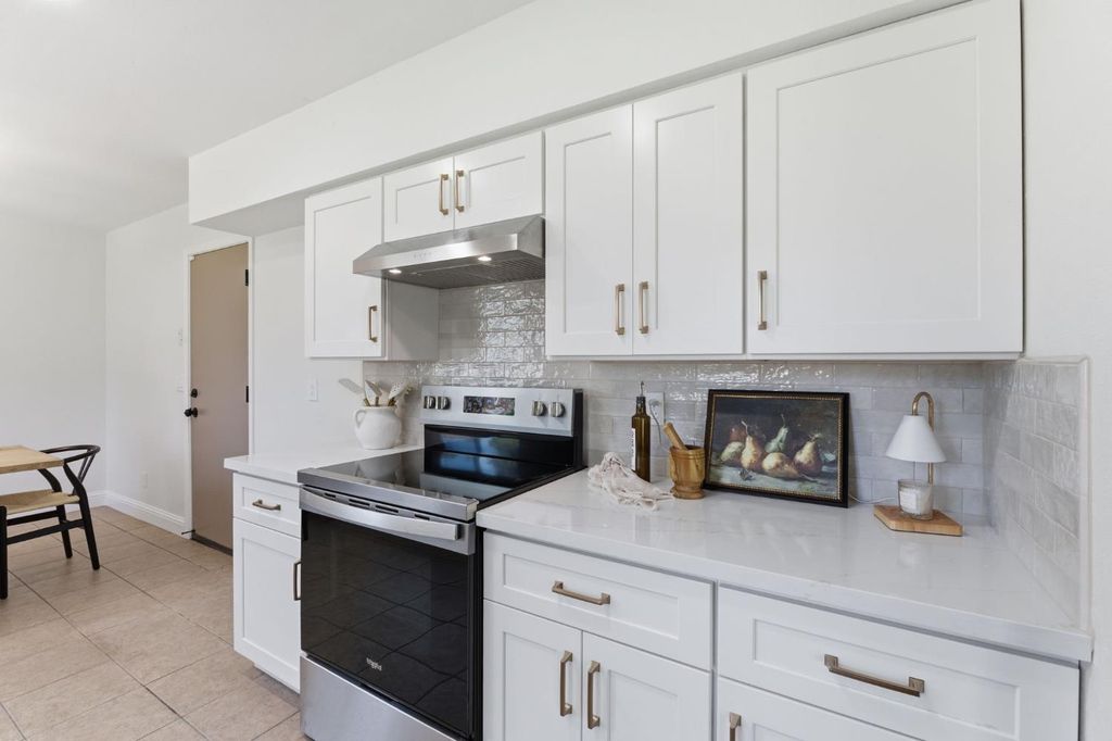 Image 12 of property listing at 5786 N Lead Avenue, Fresno, CA 93711