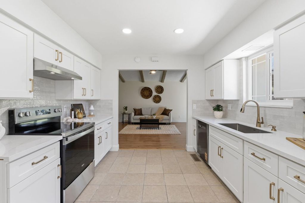 Image 13 of property listing at 5786 N Lead Avenue, Fresno, CA 93711