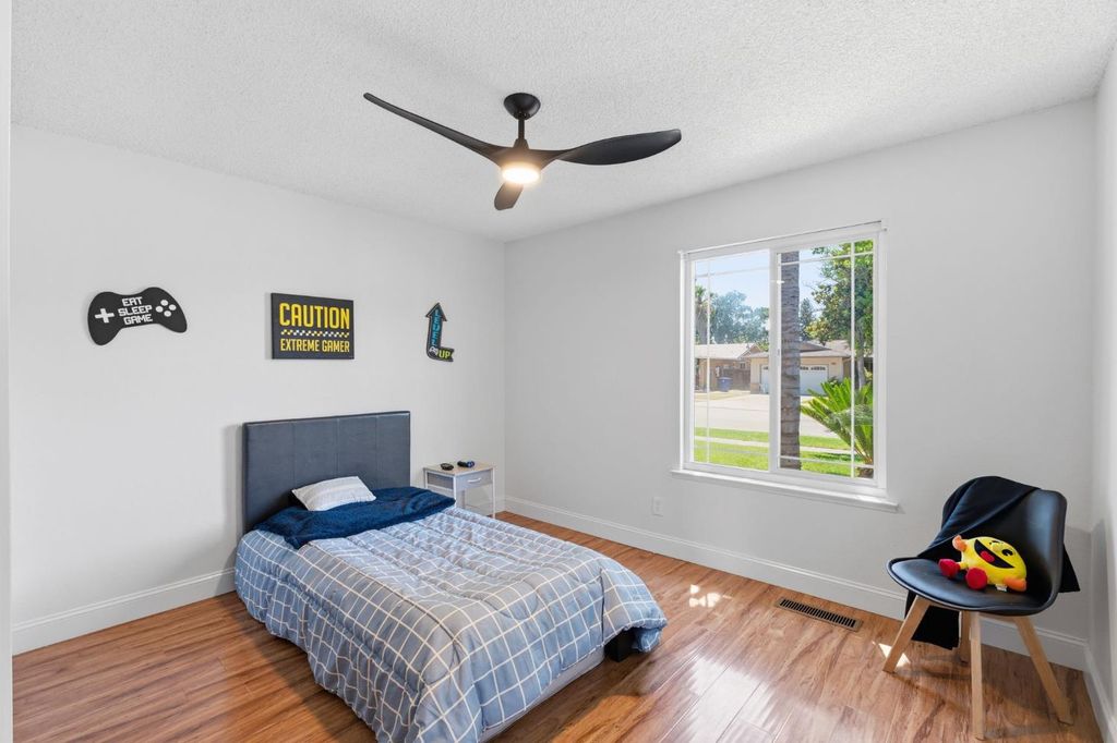 Image 15 of property listing at 5786 N Lead Avenue, Fresno, CA 93711