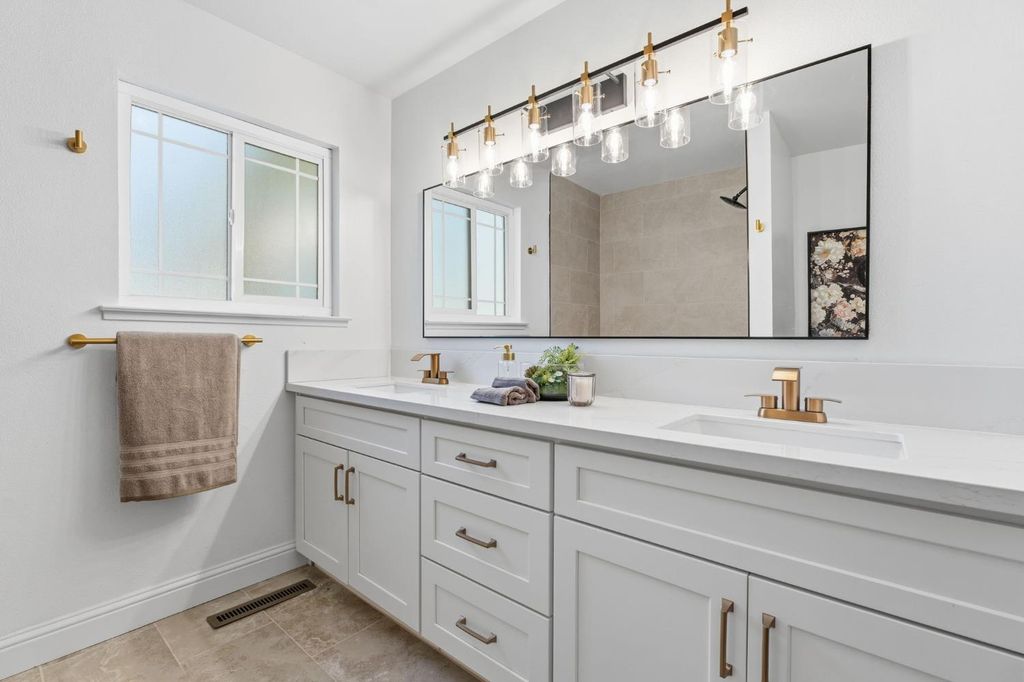 Image 17 of property listing at 5786 N Lead Avenue, Fresno, CA 93711